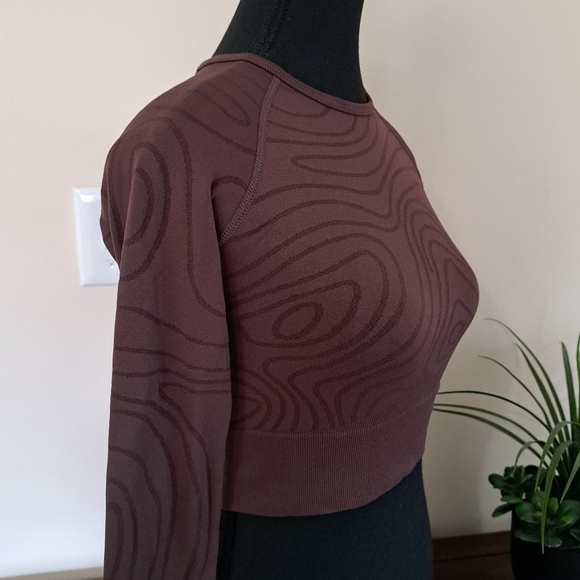 Pretty Little Thing Brown Activewear Top Sport Crop Top Long Sleeved Size Medium - Picture 7 of 11